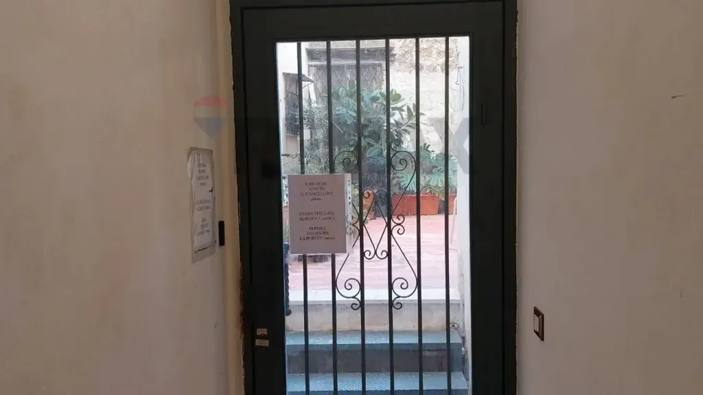 Ingresso - Appartamento con tre balconi nel centro storico di Palermo