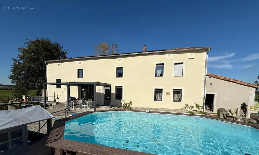 Piscine - Moulin Rénové avec Gîte dans les Vosges