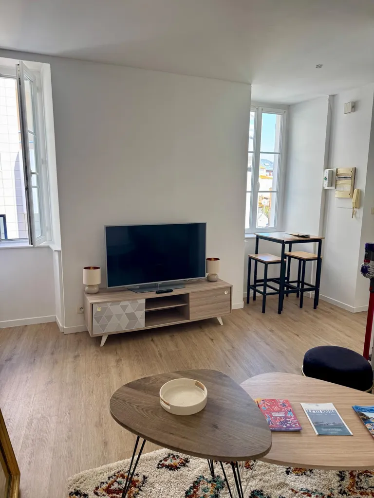 Elutuba - Refurbished Flat Near Beach in Les Sables