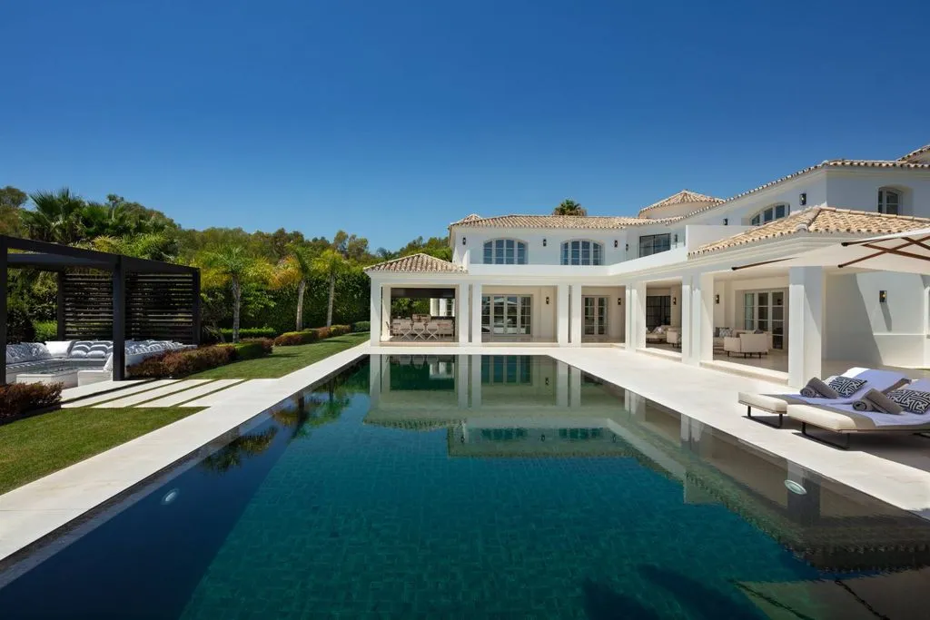 Bassein - Luxury Villa with Golf Course View in Marbella