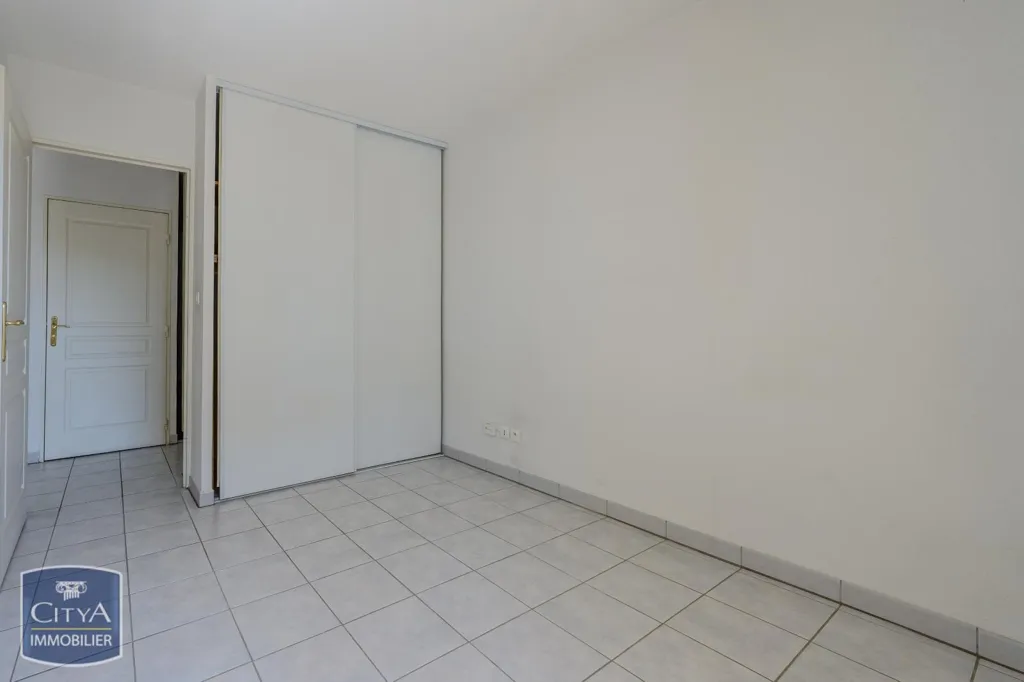 Stanze - 3-Bed Apartment with Terrace in Carpentras
