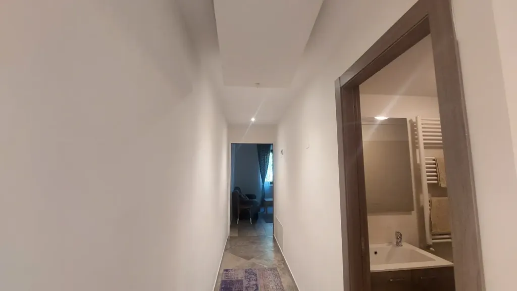 Esik - Rustic 5-Bedroom Apartment in Florence