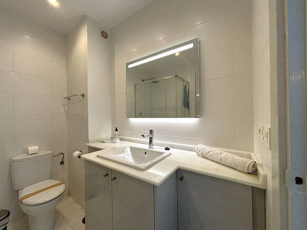 Salles de bain - 1-Bed Flat with Pool in Chaparil, Nerja