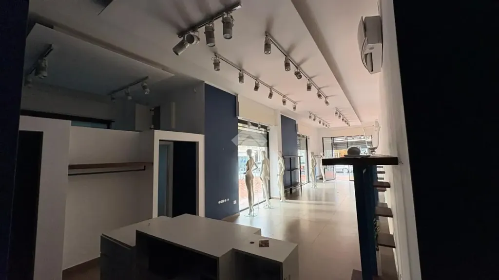 Pièces - Commercial Space with 4 Windows in Castellammare di Stabia