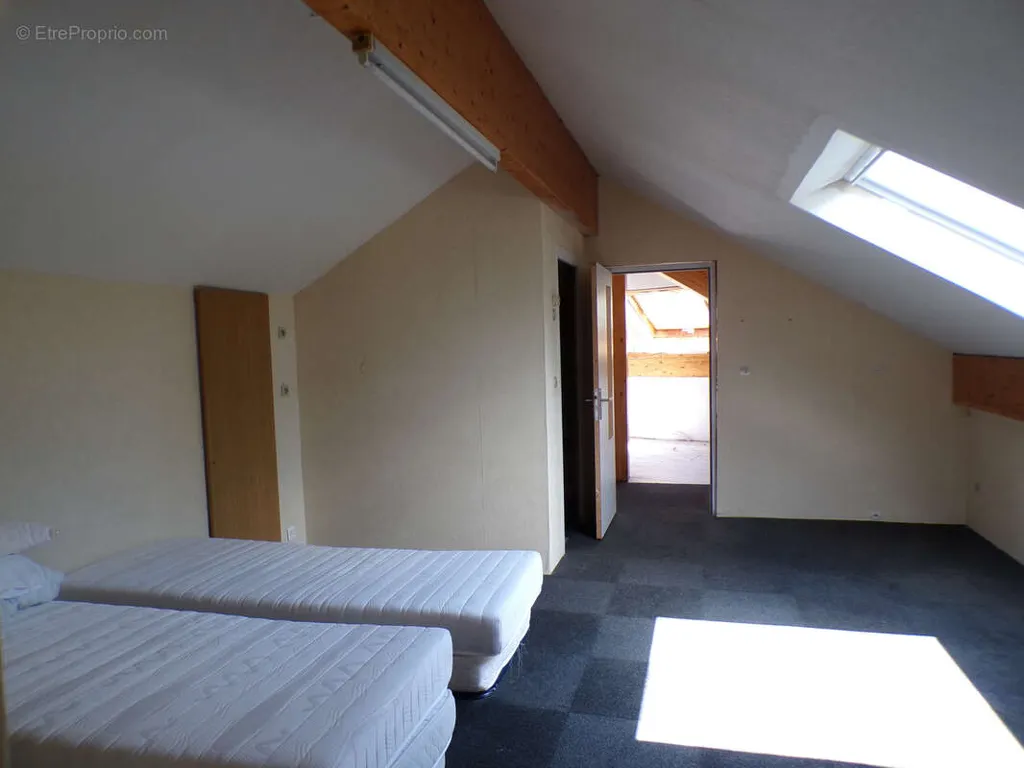Pièces - Maison Ossature Bois avec Espace Professionnel sur Axe Passant