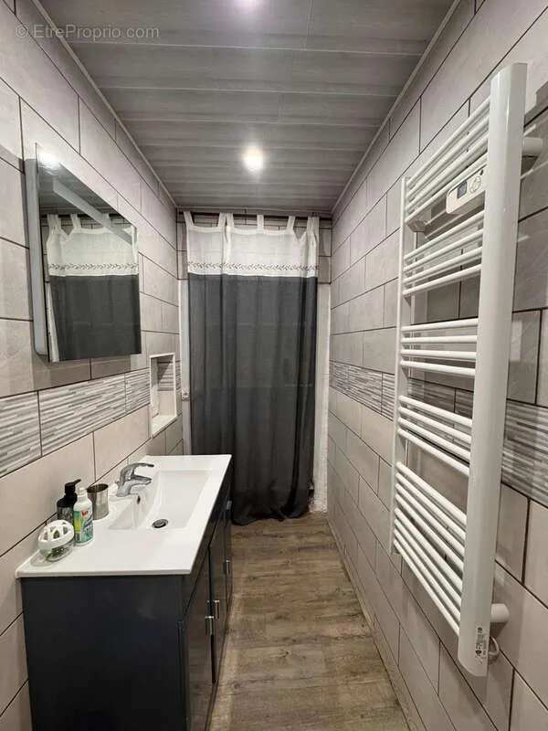 Salles de bain - Appartement Duplex avec Jardin d'Entrée à Cerny