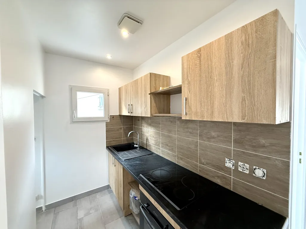 Köök - Refurbished 2-Bed Flat near Tramway in Sevran