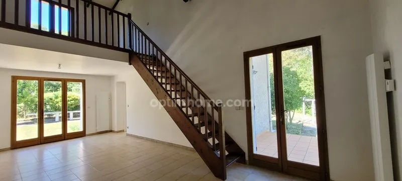 Elutuba - Traditional Villa with South-Facing Garden in Correns