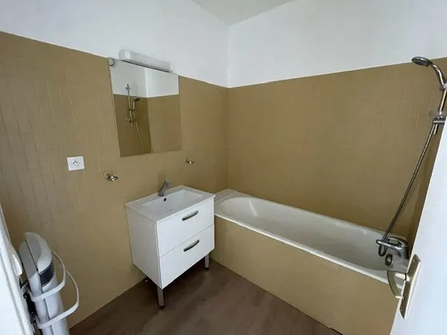 Salles de bain - Appartement T3 avec Ascenseur et Parking en Centre-Ville