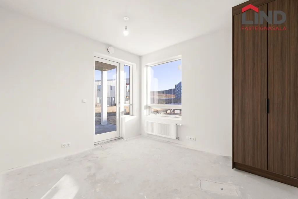 Toad - New Apartment with Elevator in Skarðshlíðarhverfi