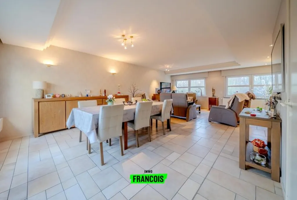 Salle à manger - Appartement avec Terrasse Spacieuse à Boezinge