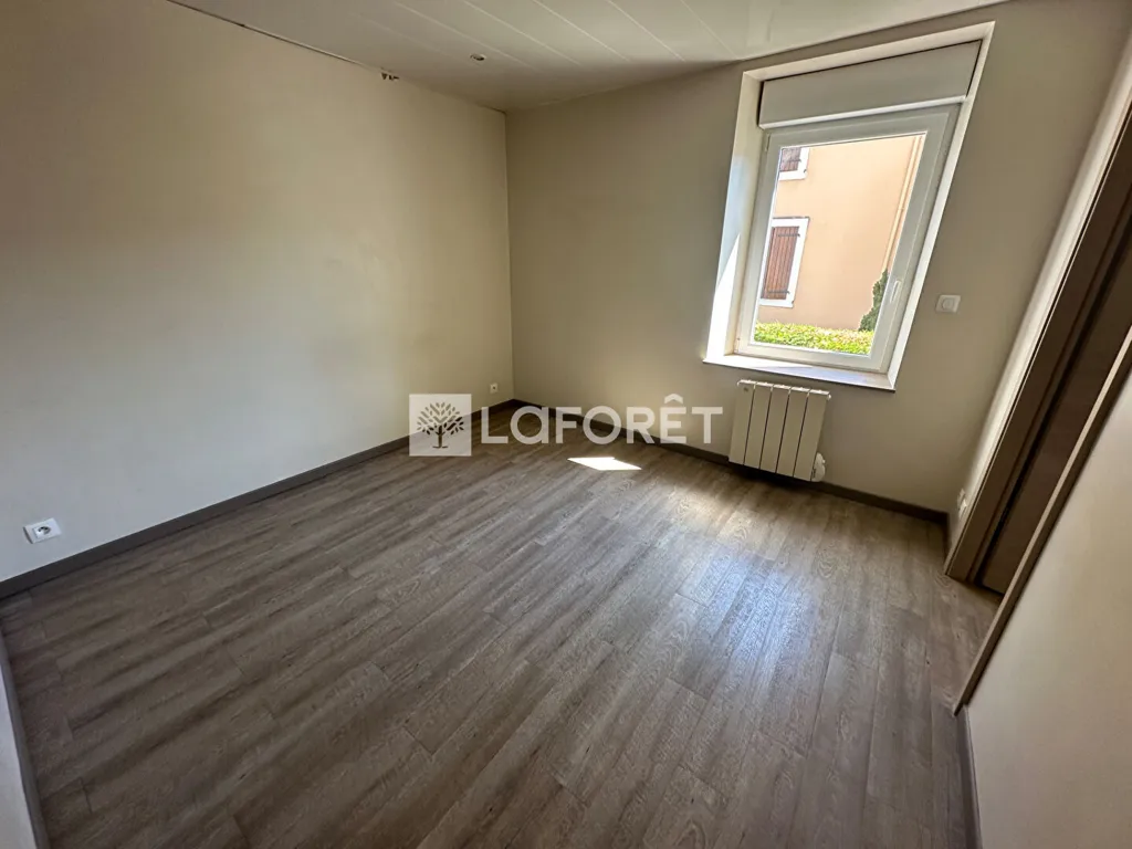 Rooms - T2 Apartment with Parking in Mandelure