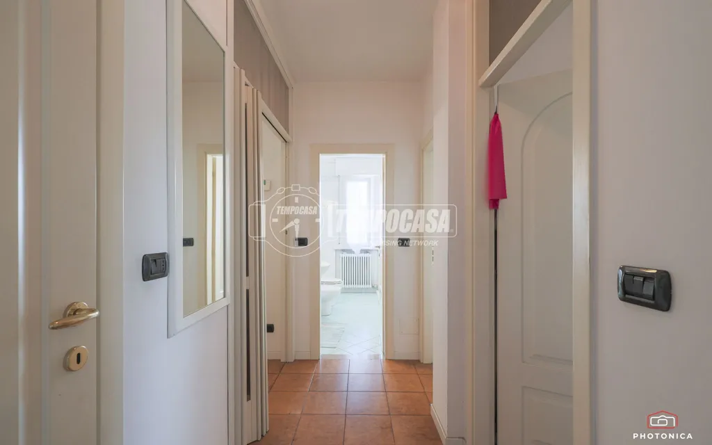 Esik - Five-Room Apartment with Balconies in Riccione