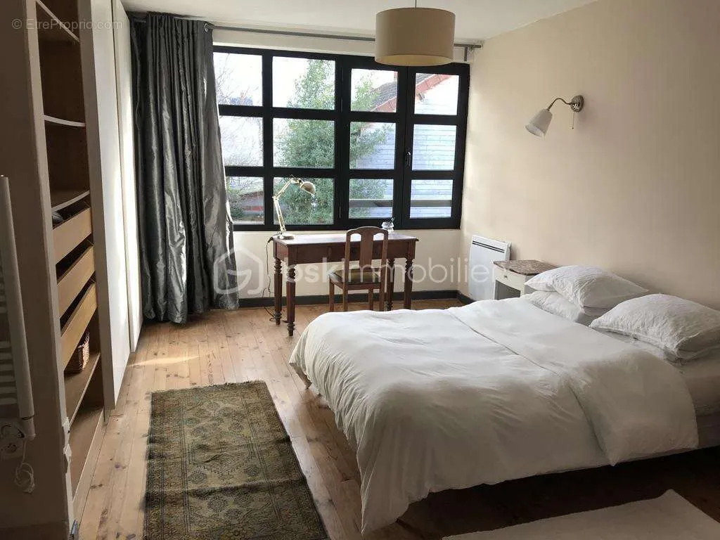 Chambres - Ensemble Immobilier avec Dépendances à Fontainebleau