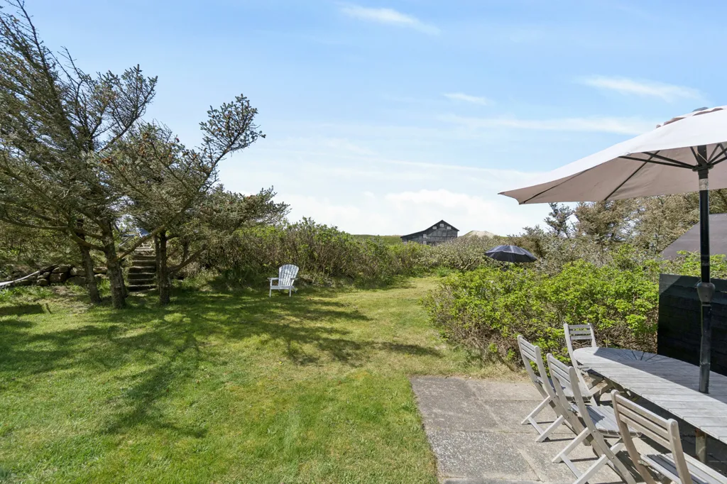 Jardin - Conservation-Grade Lighthouse Farmhouse on West Coast