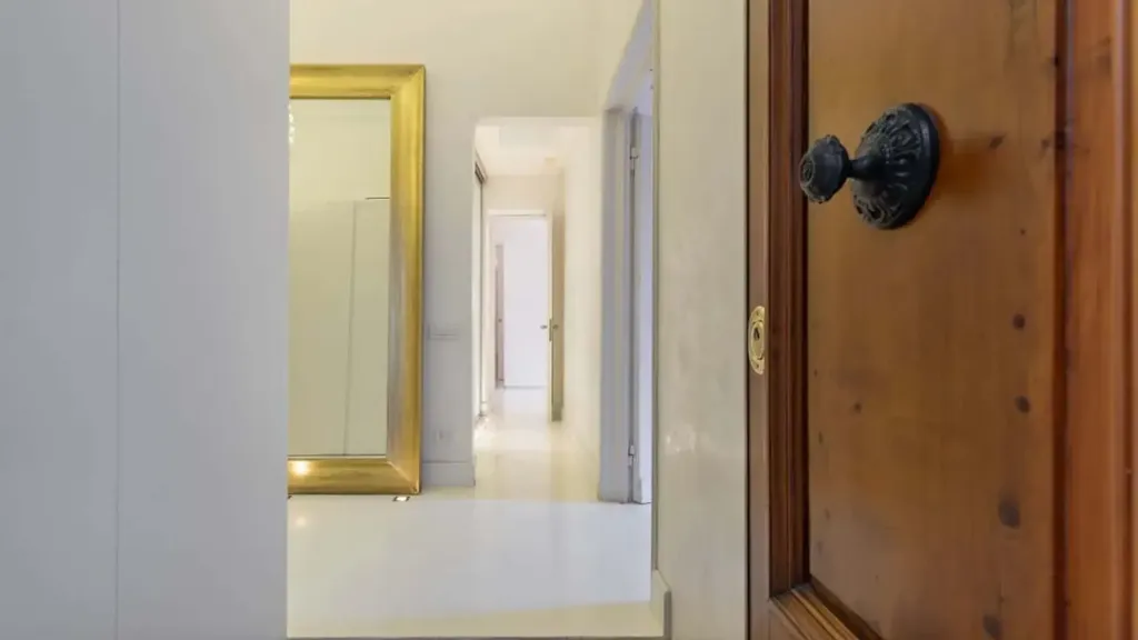 Hallway - Renaissance-Style Apartment with Terrace in Florence