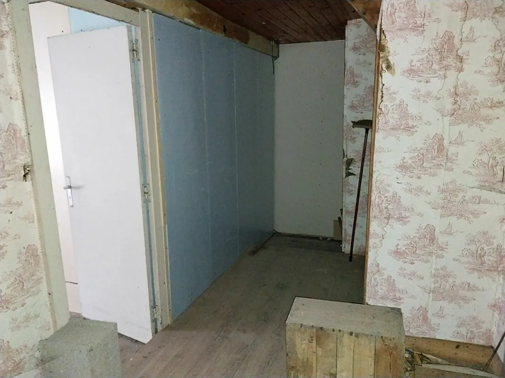 Pièces - Maison en Centre-Ville avec Garage à Mauron