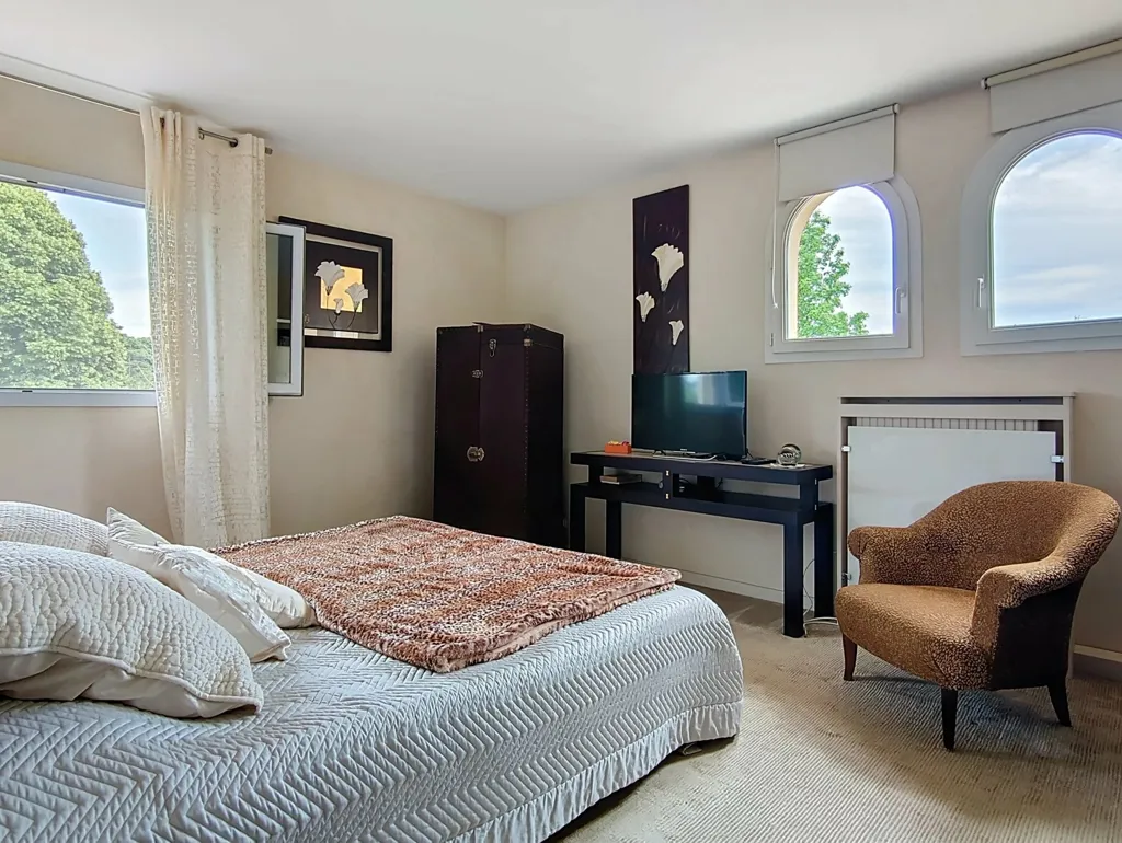 Bedrooms - Villa with Pool in Vienne Heights