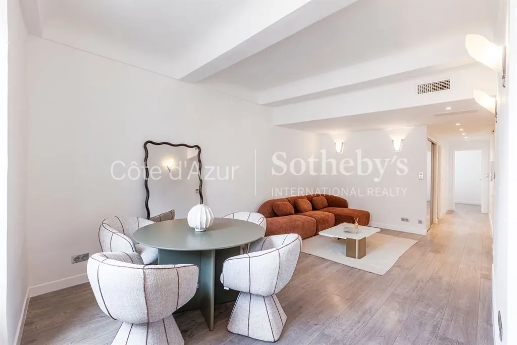 Elutuba - Luxury Apartment with Balcony in Nice Golden Square