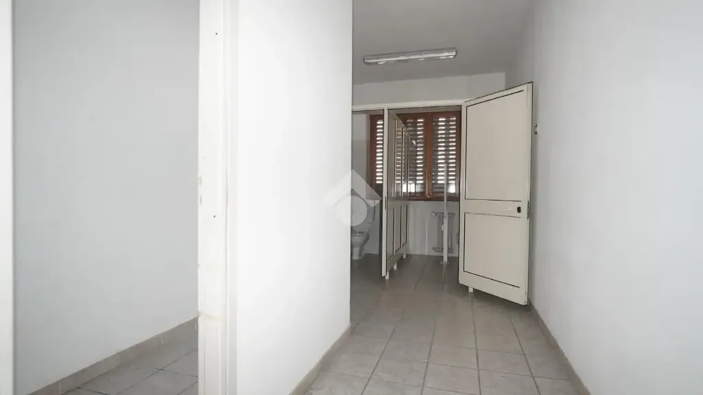 Entrée - Commercial Space with Central Location in Susa