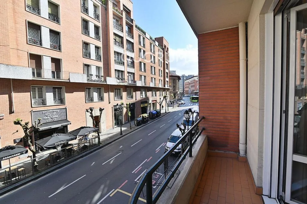 Balcon - Completely Renovated Flat in Abando