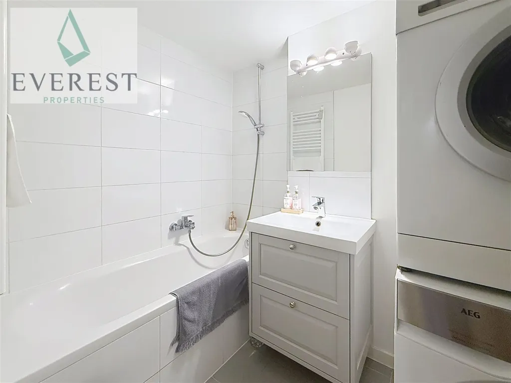 Bagni - Duplex with High Ceilings near Squares District