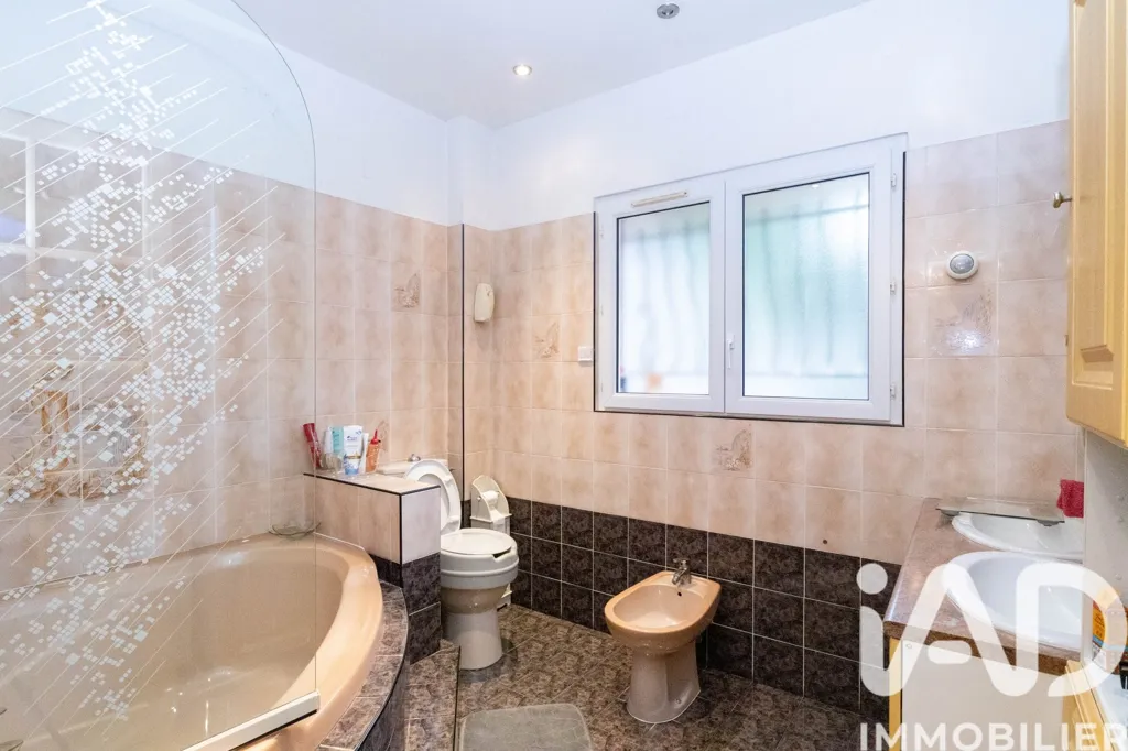 Vannitoad - Renovation Project House in Bondy