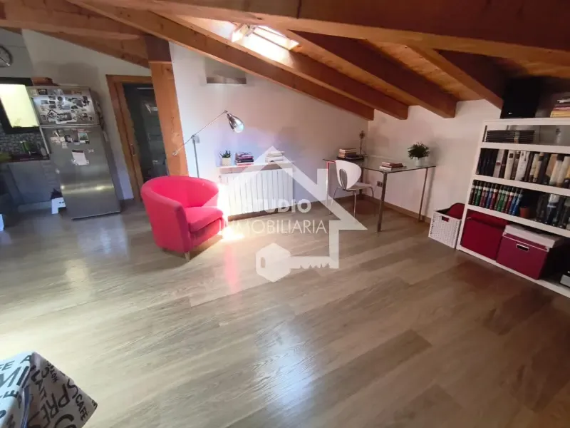 Rooms - Modern Loft with Wood Beams in Logroño