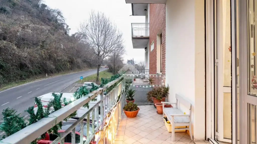 Rõdu - Spacious Apartment with Garage in Guiglia