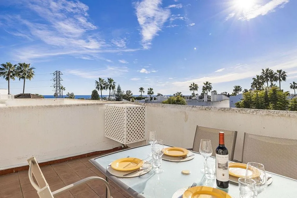 Terrace - Semi-Detached House with Pool in Bel Air