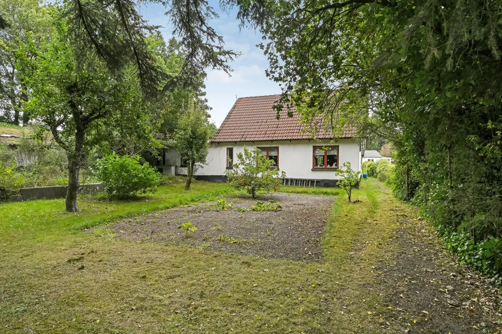 Jardin - 1930s Villa with Garden in Vorbasse
