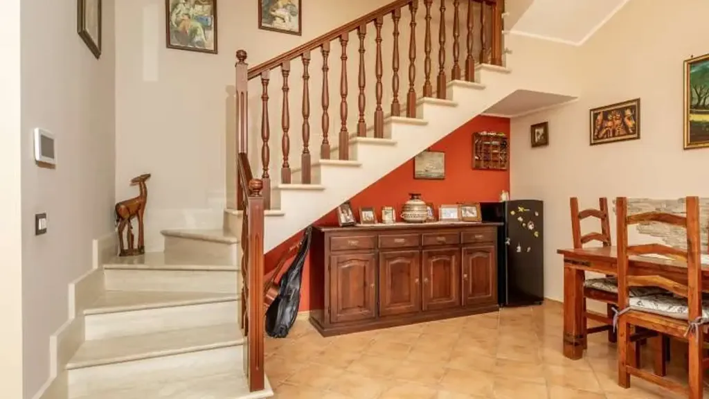 Pièces - Villa with Garden in Guidonia Montecelio