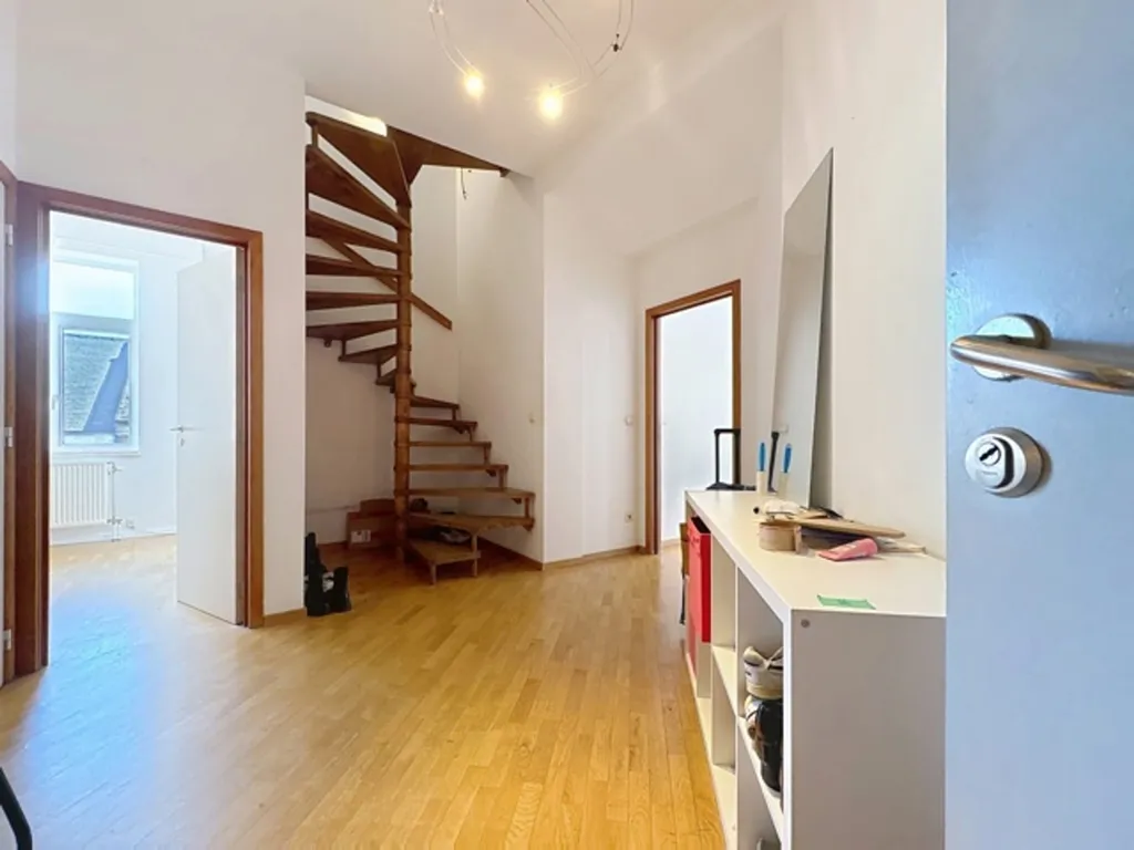 Entrée - Duplex Spacieux avec Terrasse au Centre de Bruxelles