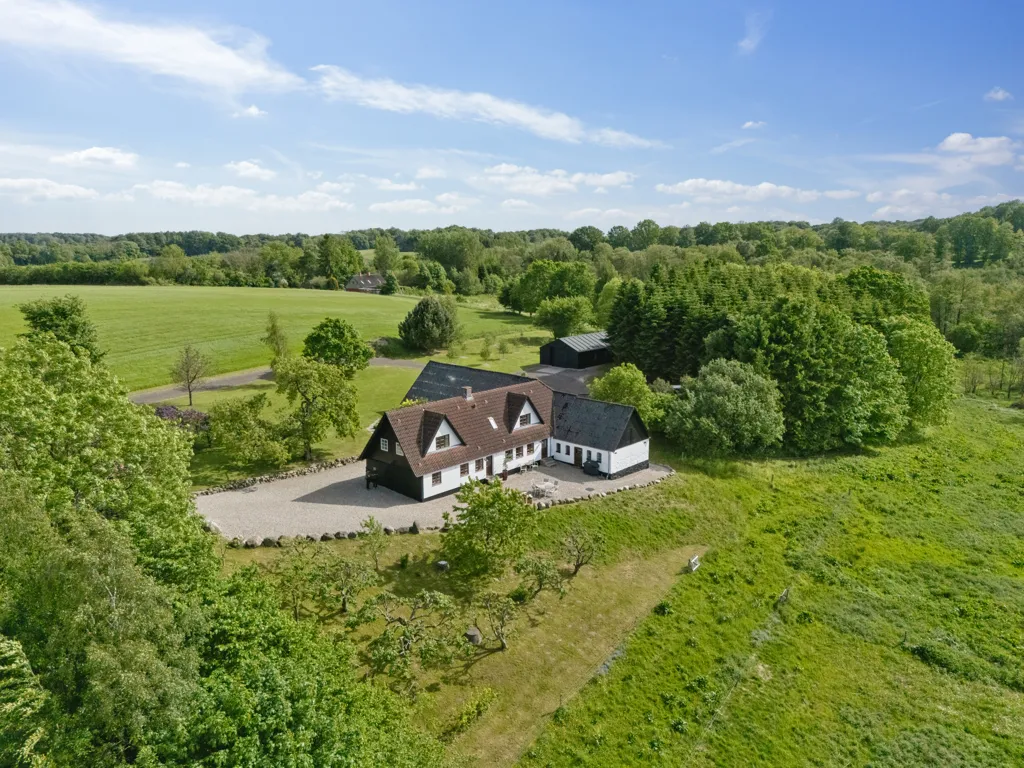 Vista aerea - Modernised Farmhouse with Private Lake in Stenstrup