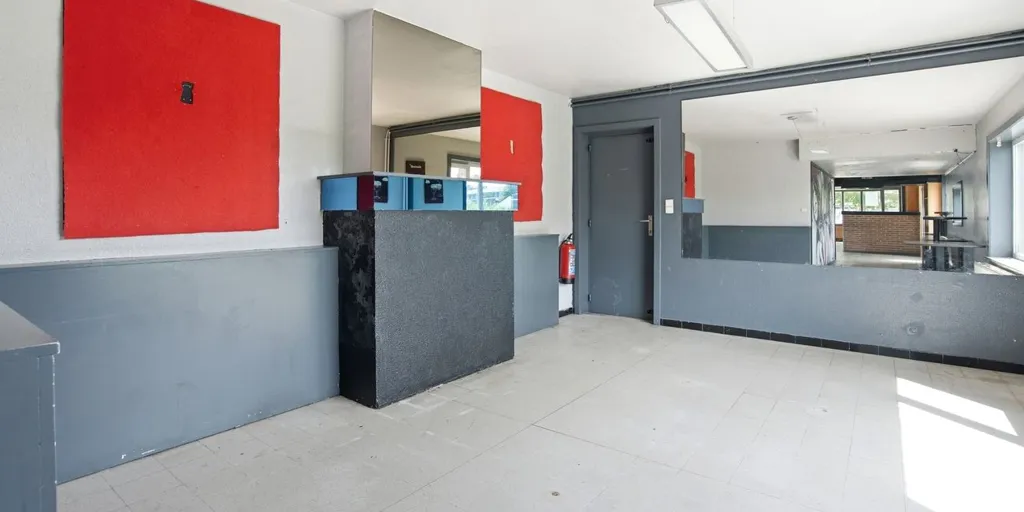 Entrée - Commerce avec Vue sur la Vaart à Kortrijk