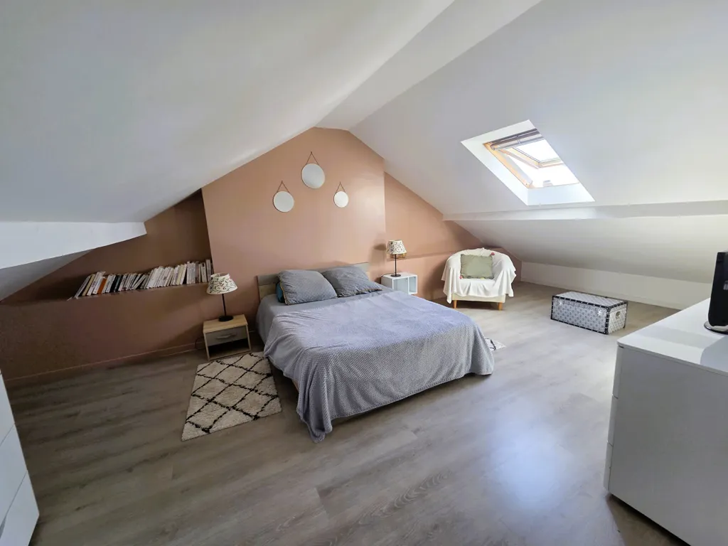 Chambres - Maison Individuelle avec Hauteurs de Plafond à Savigny-sur-Orge