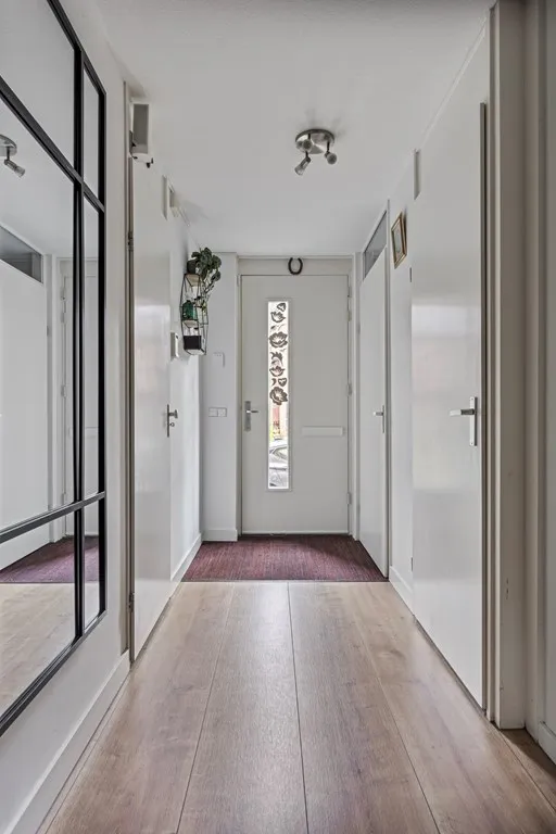 Entrée - Corner House with Solar Panels in The Hague