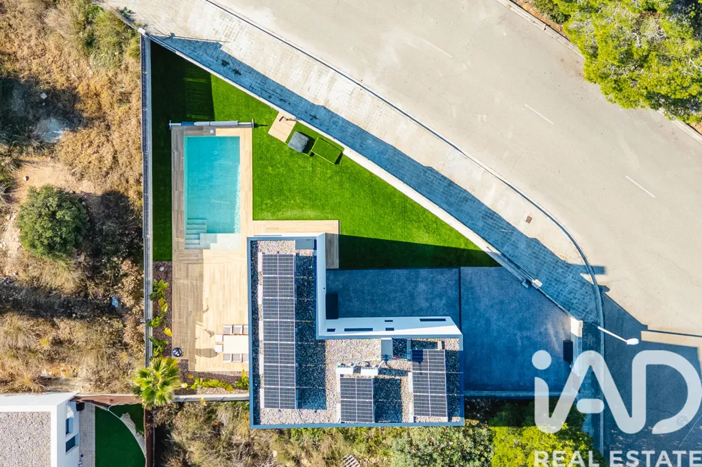 Õhuvaade - 3-Fronted House with Pool in Cunit