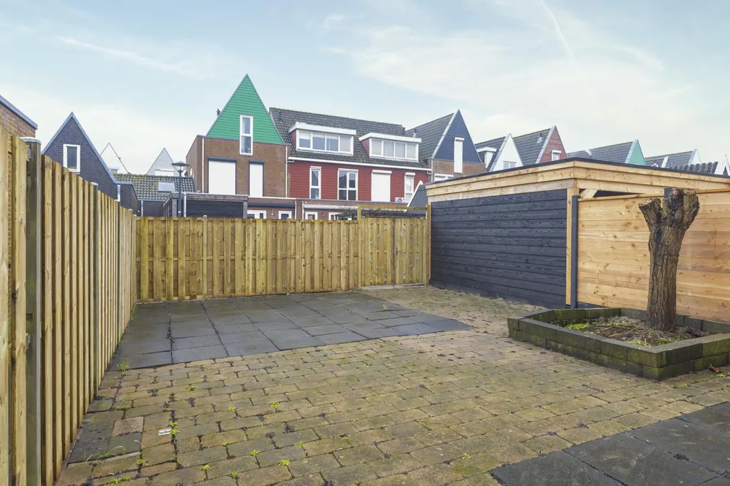 6-room house in Zwaag