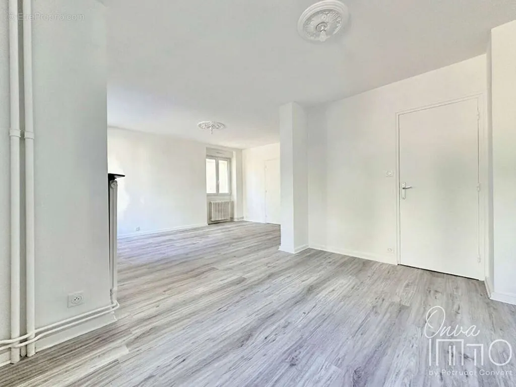 Elutuba - T3/T4 with Balcony and Parking in La Doua