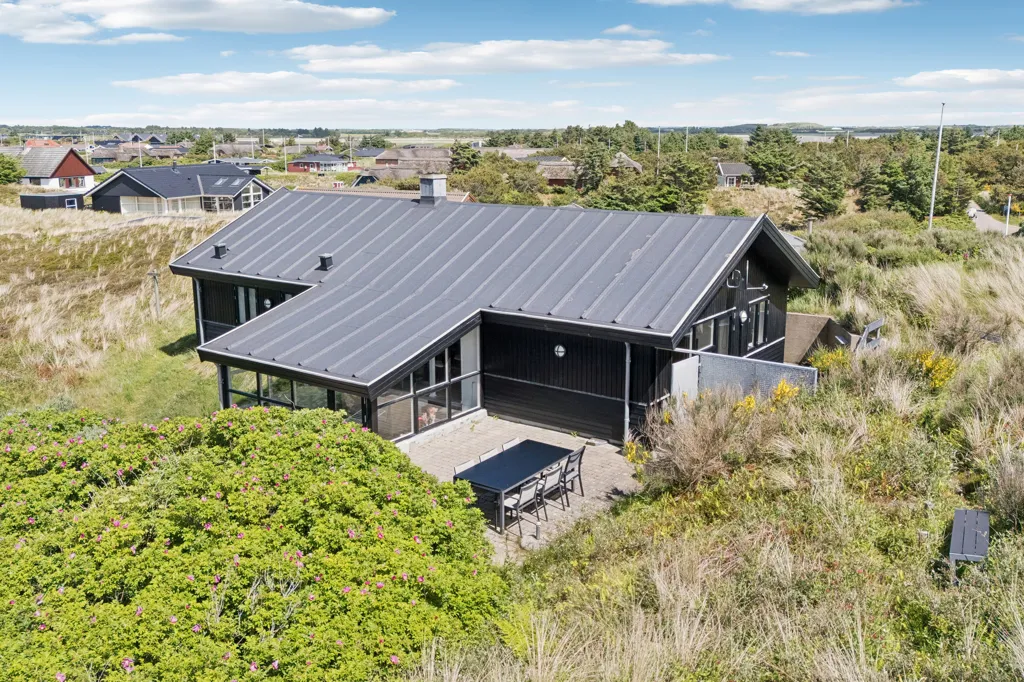 Õhuvaade - Cottage with Sea View in Søndervig