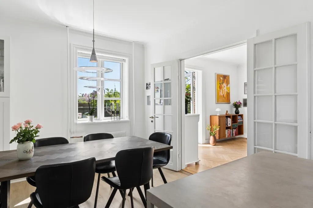 Söögituba - Classical Villa with Quiet Setting in Hvidovre
