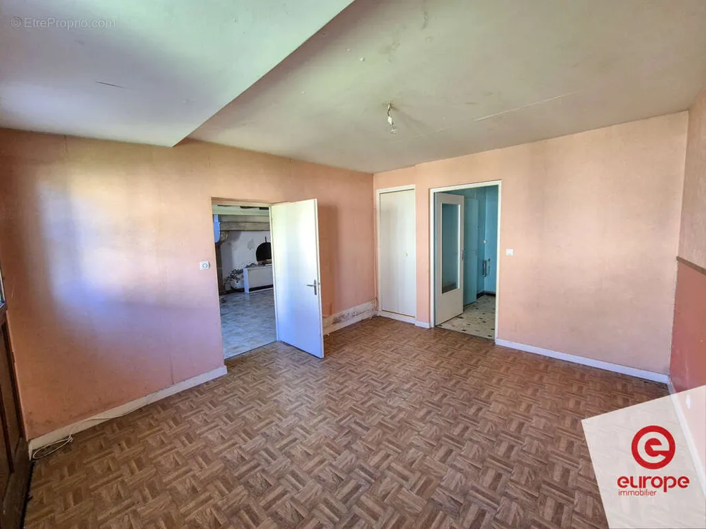 Stanze - Two-Unit House with Garden in Dornecy