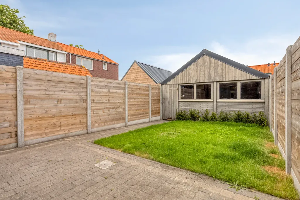 Aed - Renovated Semi-detached House in Sas van Gent