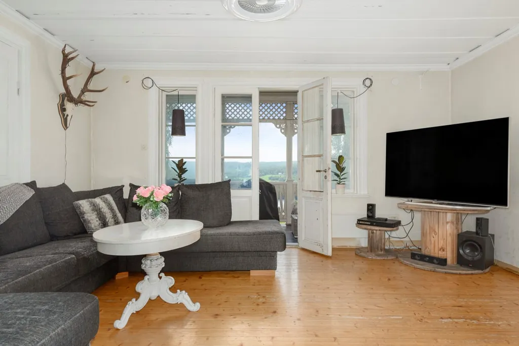 Séjour - Well-Preserved Villa with Nature Access on Indalsvägen