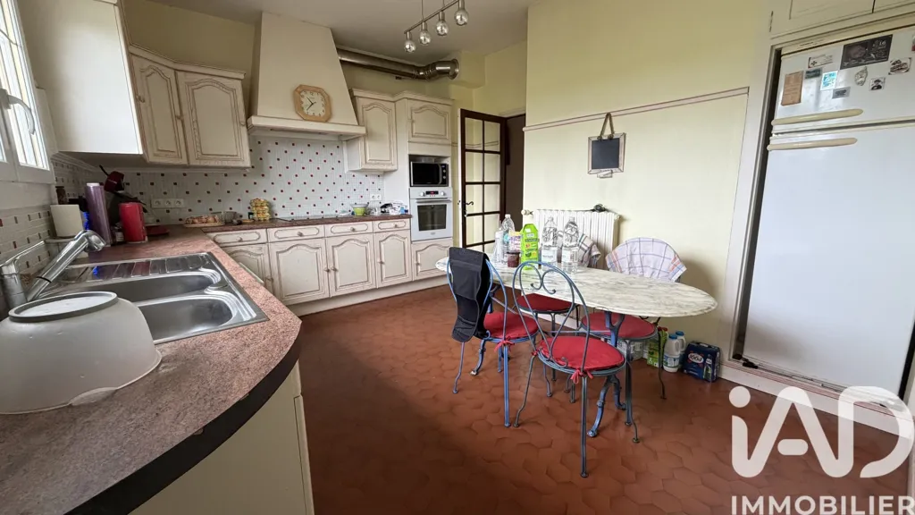 Köök - Spacious Villa with Garden in Saint-Magne-de-Castillon