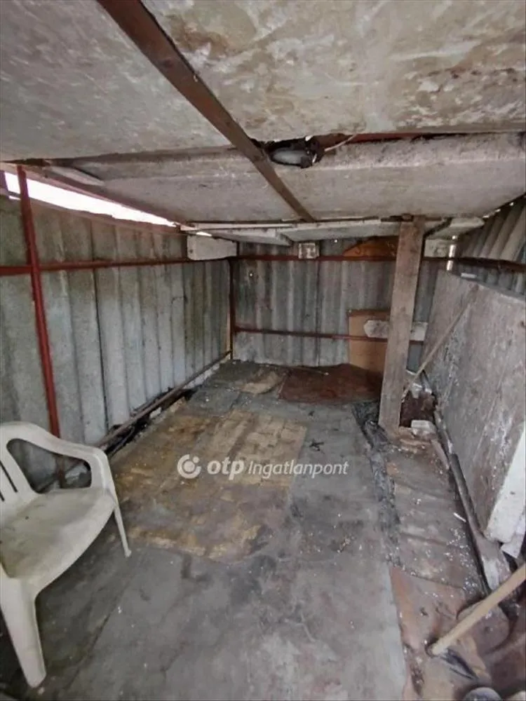 Garage - Renovatable 1-Bedroom House in Pécs