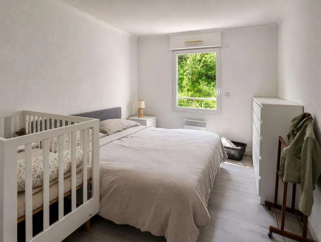 Chambres - Appartement avec Terrasse et Vue Château à Cagnes-Sur-Mer
