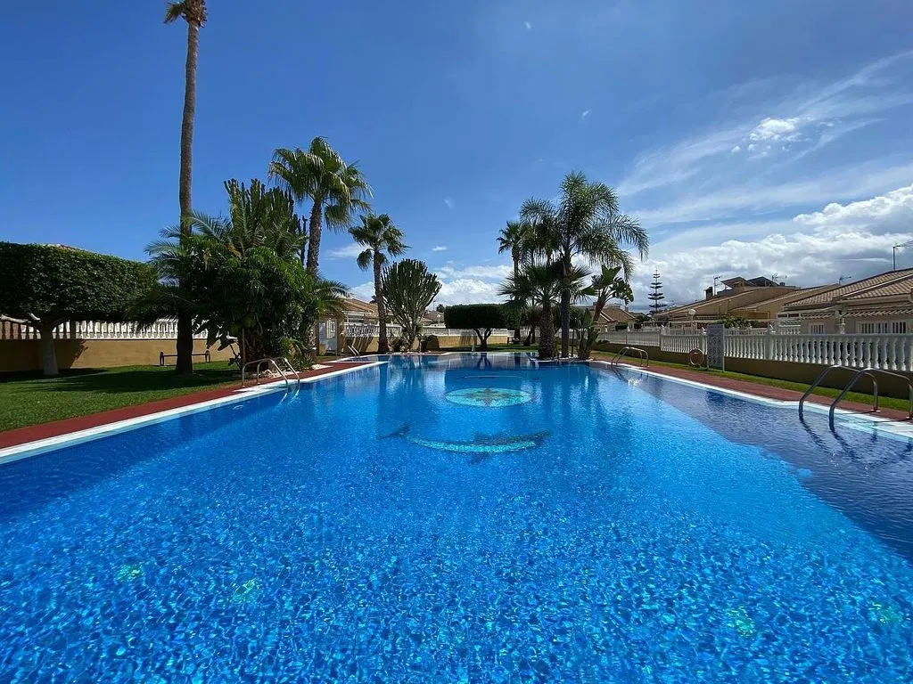Piscine - Chalet with Pool and Terrace in Nueva Torrevieja