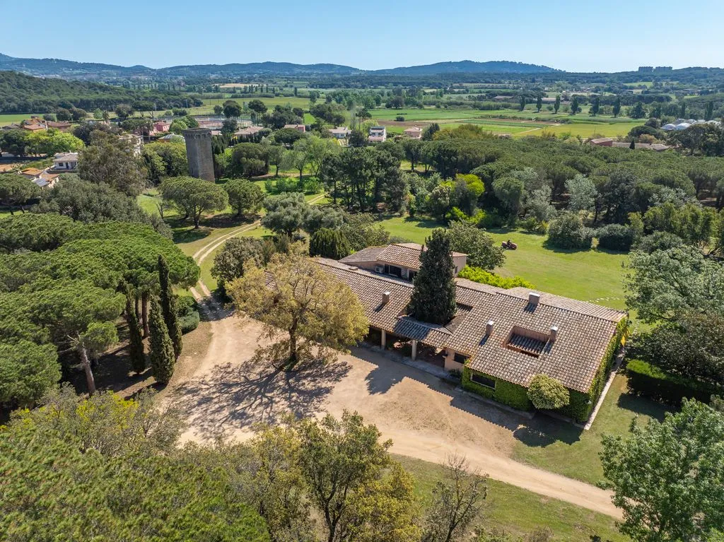 Vista aerea - Luxury House with Historic Tower in Mont-ras